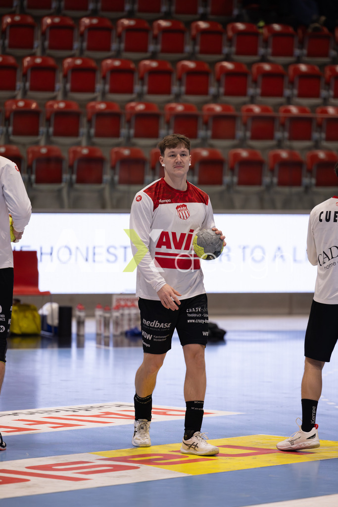 Handballen I Herren I Saison 2025-2026 I Quickline Handball League 2026 | Men I 18. Spieltag I Pfade Winterthur - Kadetten Schaffhausen I 20.12.2025 | Hochwertige Sportfotos kaufen & lizenzieren für Medien, Vereine, Agenturen & Sportler:innen. Entdecke professionelle Sportfotografie im Bildshop von Alexander Franzen. - Realisiert mit Pictrs.com