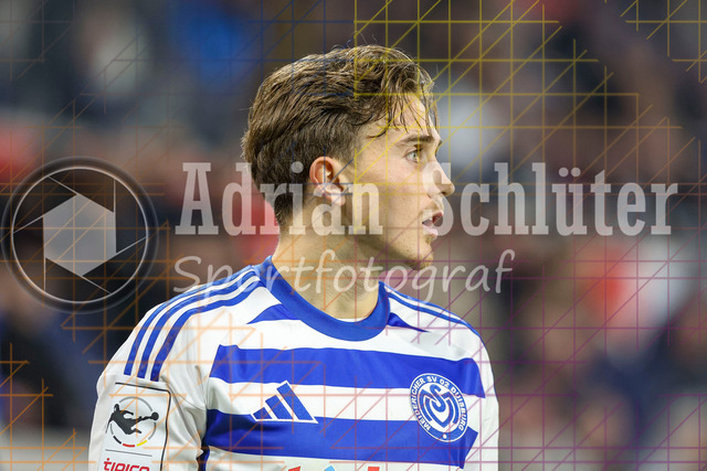 MSV Duisburg vs SV Waldhof Mannheim - 3. Liga | Duisburg, Deutschland, 07.11.25:   Patrick Sussek (MSV Duisburg) schaut waehrend des Spiels der 3. Liga MSV Duisburg vs SV Waldhof Mannheim in der schauinsland-reisen-arena(Foto von Brauer-Fotoagentur / Adrian Schlueter)