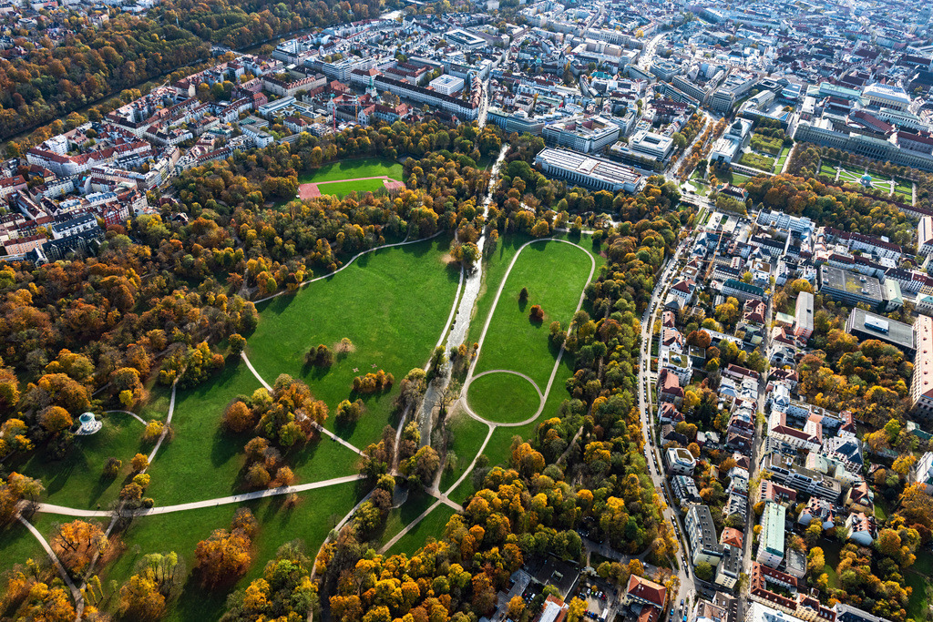 dr__0040867.jpg | MüNCHEN 07.11.2019 Parkanlage Englischer Garten und Haus der Kunst, dem Monopterus und dem angrenzenden Stadtteil Lehel in der Innenstadt von München im Bundesland Bayern. // Park English Gardens and House of Art (Haus der Kunst) in the city center of Munich in the state of Bavaria. Foto: Daniel Reiter