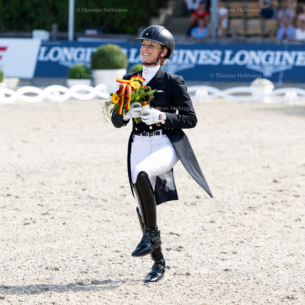 TH_300-BREDOW-WERNDL Jessica von (GER)_ Got it BB_30963 | Longines Balve Optimum 2025 am 14.06.25 in Balve, Schloss Wocklum, 300BREDOW-WERNDL Jessica von (GER), Got it BB