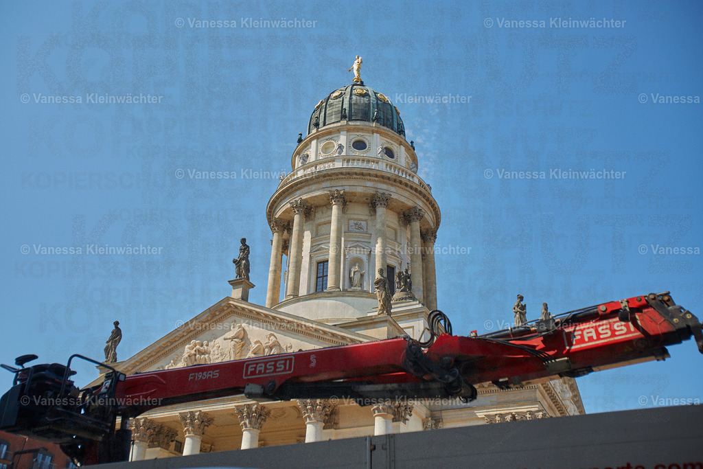 270801_BaustelleGendarmenmarkt_00008 | Vanessa Kleinwächter - Realisiert mit Pictrs.com
