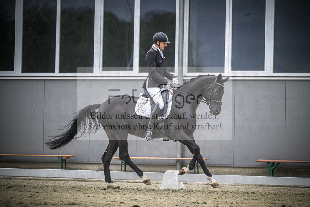 DOS_1111 | Entdecke hochwertige Reitturnierfotos von Foto Oger. Professionell, emotional und authentisch – jetzt Lieblingsmomente im Shop bestellen.Deutschlandweite Turnierfotografie. - Realisiert mit Pictrs.com