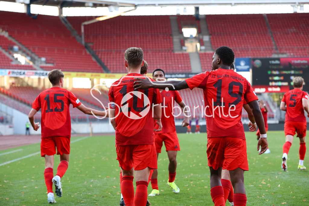 1. FC Nürnberg II - FC Bayern Amateure | Jubel nach dem Treffer zum 1-1 durch Timo Kern (FCB #10) / Treffer / Freude / Torschuezte