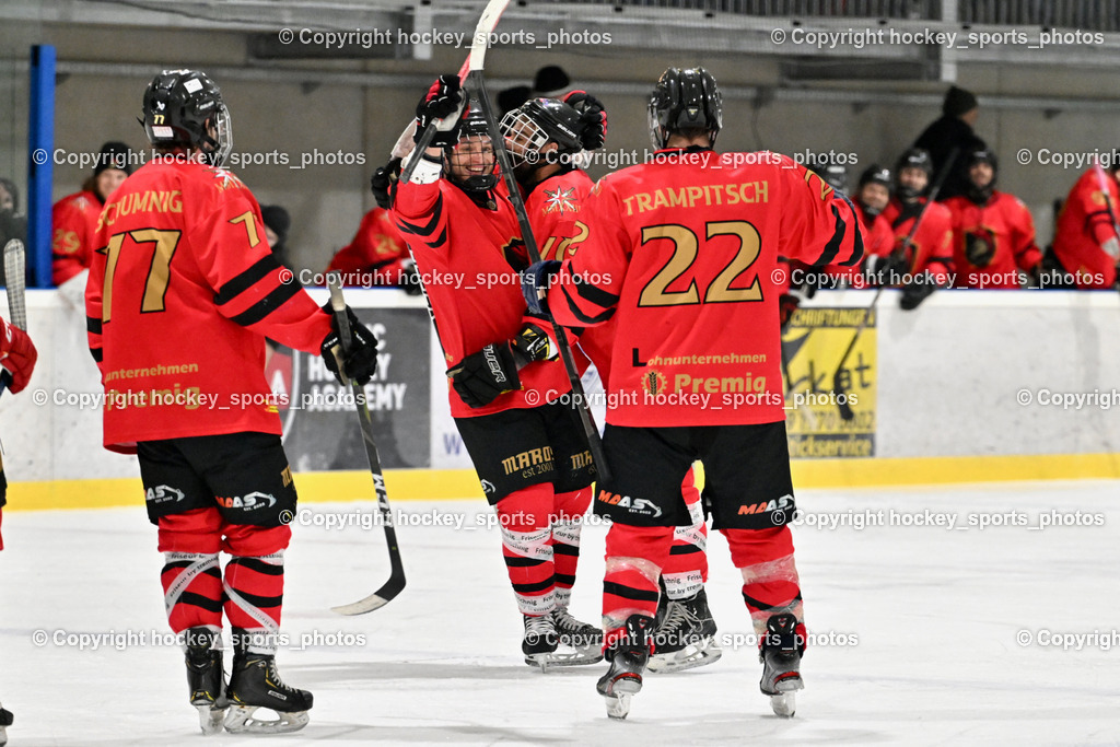 Lendhafen Seelöwen vs. Spartans Althofen | #77 Schumnig Stefan Spartans Althofen, #22 Trampitsch Jürgen Spartans Althofen, Jubel Spartans Althofen Mannschaft, #81 Jakobitsch Silvio Spartans Althofen, #70 Schumnig Martin Spartans Althofen, Lendhafen Seelöwen vs. Spartans Althofen, Lendhafen Seelöwen vs. Spartans Althofen am 14.02.2025 in Ferlach (HTC Eishalle Ferlach), Austria, (Photo by Bernd Stefan)