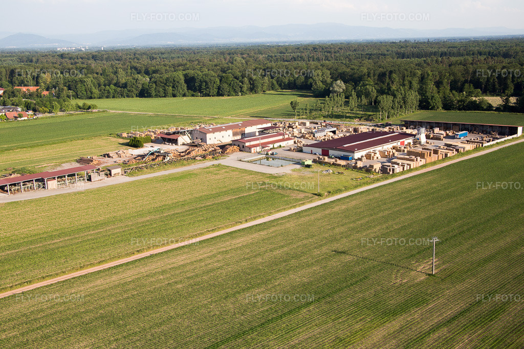 Aerial view: View of the town in Niederrœdern in the state Bas-Rhin, France.Photo: IMG_080199.jpg taken on 06/05/2015 by Werner Riehm/FLY-FOTO.comResolution of the original: 5472 x 3648 px
