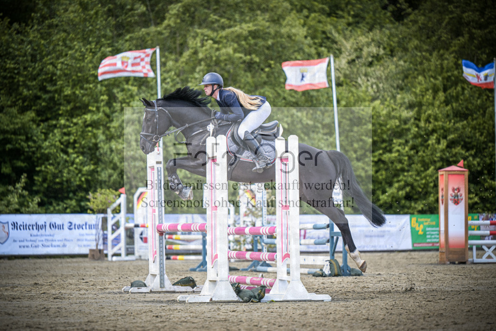 DOS_9837 | Entdecke hochwertige Reitturnierfotos von Foto Oger. Professionell, emotional und authentisch – jetzt Lieblingsmomente im Shop bestellen.Deutschlandweite Turnierfotografie. - Realisiert mit Pictrs.com