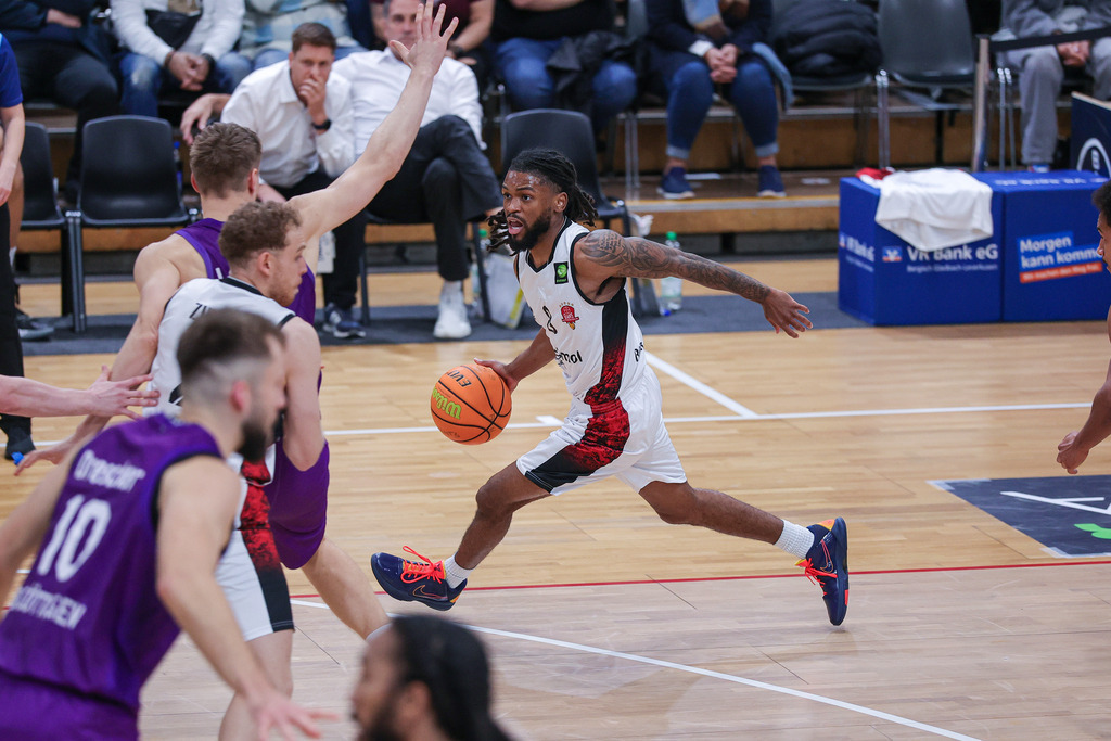 Pro A BAYER GIANTS vs BG Göttingen-116 | Fotos von Basketballspielen aus dem Raum NRW fotografiert von Gero Mueller-Laschet und Daniel Schaefer - Realisiert mit Pictrs.com