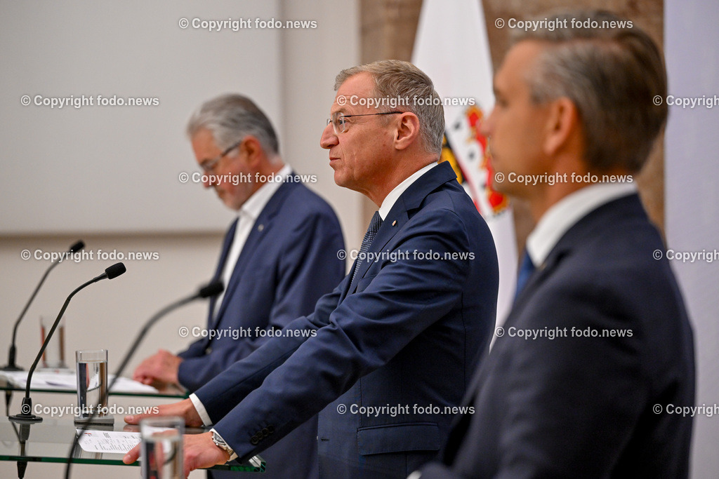 Pressekonferenz Land Ooe_ Start Sachleistungskarte fuer AsylwerberInnen in Ooe_ 03.06.2024-20 | 03.06.2024, Linz, AUT, Pressekonferenz Land Ooe, Start Sachleistungskarte fuer AsylwerberInnen in Ooe, im Bild Walter Aichinger (Praesident des Roten Kreuz Ooe), LH Thomas Stelzer (VP, Landeshauptmann Ooe), LR Wolfgang Hattmannsdorfer (VP)