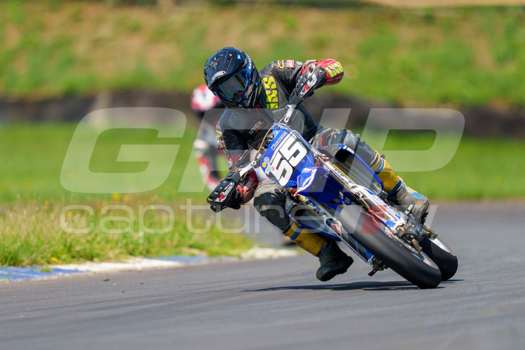 G-Cup + Supermoto Staatsmeisterschaft + Hungarian Supermoto Championship | GRIPcapture steht für authentische Sportfotografie in Österreich – für Momente, die mehr sind als Geschwindigkeit oder Ergebnis. Es geht um Emotion, Spannung, Fokus und den Augenblick, der oft nur einen Wimpernschlag dauert.Ob Motorsport, Teamsport oder 