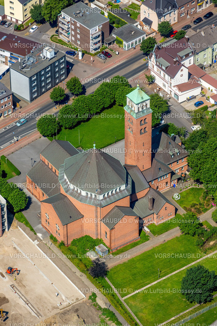 Gladbeck16072696 | Ärztehaus Horster Straße zwischen Heilig-Kreuz-Kirche und Autobahn A2, Gladbeck, Ruhrgebiet, Nordrhein-Westfalen, Deutschland