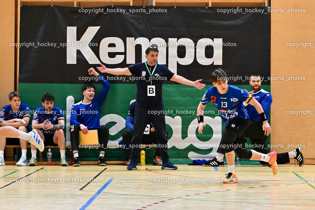 SC Ferlach vs. ALPLA HC Hard | Spielerbank SC Ferlach, Headcoach SC Ferlach BEGUS Robert, #13 Rakipov Smakaj Ali SC Ferlach, SC Ferlach vs. ALPLA HC Hard, SC Ferlach vs. ALPLA HC Hard am 05.04.2025 in Ferlach (Ballspielhalle Ferlach), Austria, (Photo by Bernd Stefan)