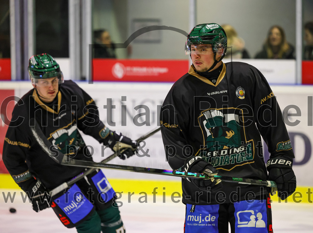 2026-02-20_004_TSV_Erding_gegen_Deggendorfer_SC | Erding, Deutschland, 20.02.2026:Eishockey, Oberliga Süd 2025 / 2026, 49. Spieltag, TSV Erding gegen Deggendorfer SC, Endergebnis: 4:1Jesse Kauhanen (Erding Gladiators, #4)Foto: Christian Riedel / fotografie-riedel.net