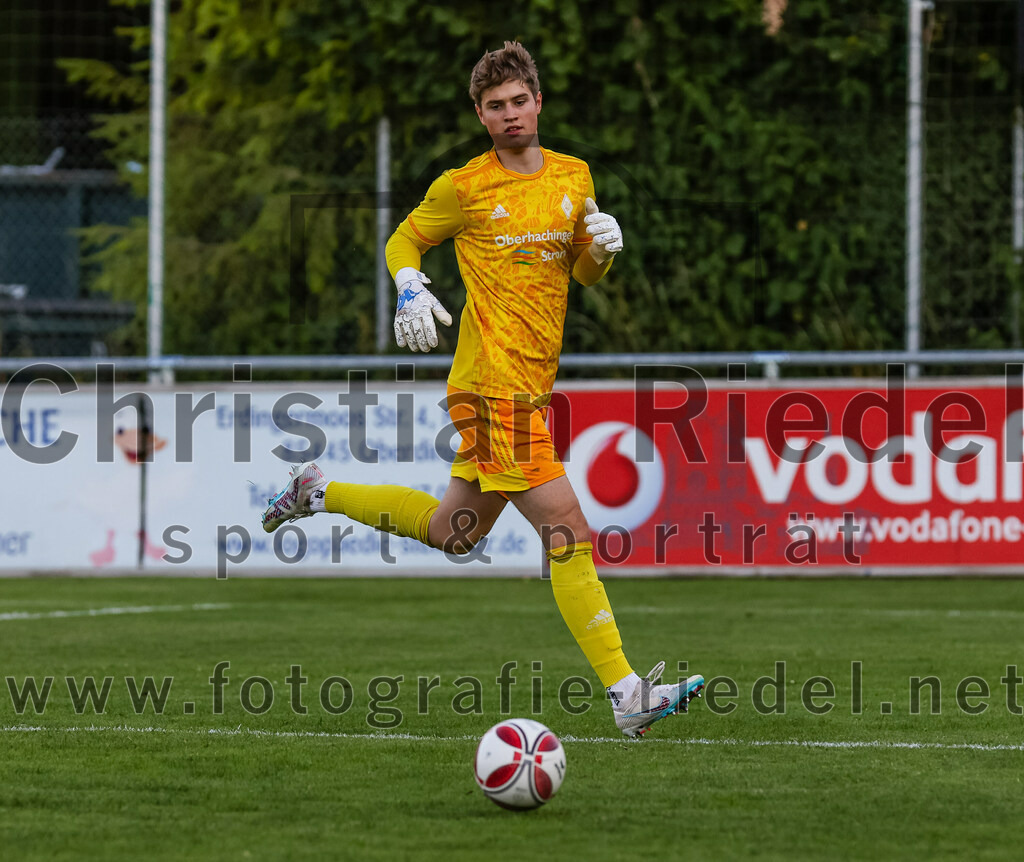 2023-08-01_084_FC_Schwaig_gegen_FC_Deisenhofen | Oberding, Deutschland, 01.08.2023:
Fußball, Toto-Pokal 2023 / 2024, 1. Spieltag, FC Schwaig gegen FC Deisenhofen, Endergebnis: 2:3

Torwart Konstantin Dresen (FC Deisenhofen, #1)

Foto: Christian Riedel / fotografie-riedel.net