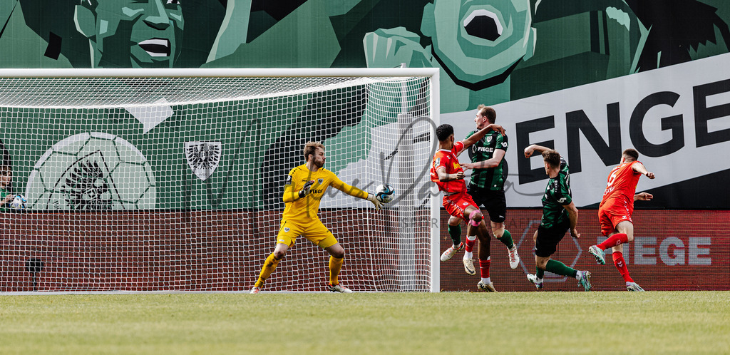 3. Liga, Saison 2023/24, 32. Spieltag: SC Preußen Münster - Jahn Regensburg | Münster, 06.04.2024: 3. Liga, 32. Spieltag, SC Preußen Münster gegen Jahn Regensburg im LVM-Preußenstadion in Münster. Foto: sportfotografie.ms | Markus Paletta - Realisiert mit Pictrs.com