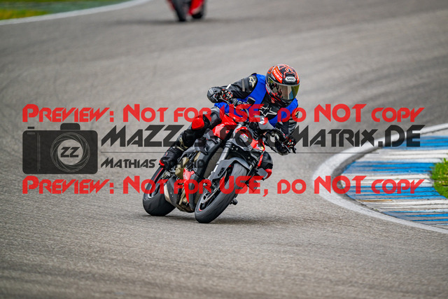 MaZZes_FotoMatrix_240701_6007705_7403 | INST