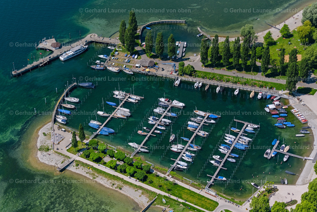4027728 | UHLDINGEN-MüHLHOFEN 17.05.2020 Sportboot und Segelboot Anlegestelle und Bootsliegeplätze im Hafen am Uferbereichdes Bodensee in Unteruhldingen im Bundesland Baden-Württemberg, Deutschland. Weiterführende Informationen bei: Sportboothafen Unteruhldingen. // Pleasure boat and sailing boat landing stage and boat moorings in the harbor on the shore area of a??a??Lake Constance in Unteruhldingen in the state Baden-Wuerttemberg, Germany. Further information at: Sportboothafen Unteruhldingen. Foto: Gerhard Launer