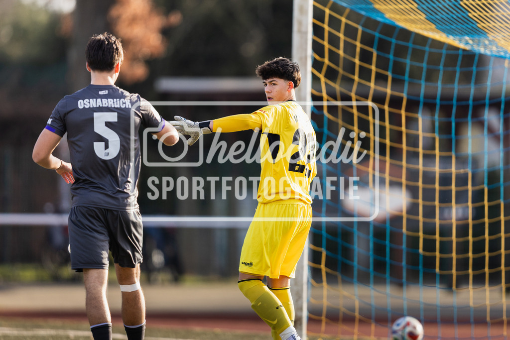 Fußball I Herren I Saison 2025-2026 I Freundschaftsspiel I VFL Osnabrück A-Junioren - JFV Bremen-008 | Henry Schulte (5, VfL Osnabrück A-Junioren) Maxim-Joel Schnurr (22, VfL Osnabrück A-Junioren) - Realisiert mit Pictrs.com