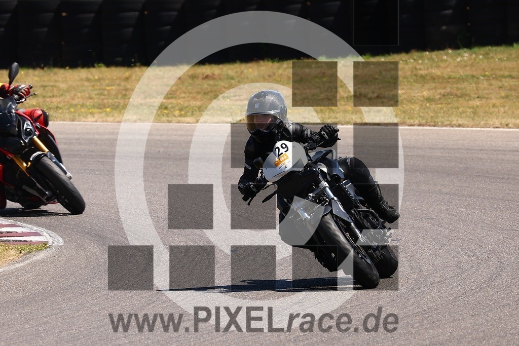 0029-20260529_02243 | Schöne Erinnerungen an spannende Momente - das festzuhalten ist unser Job. PIXELrace.de ist seit 2003 auf den Rennstrecken Europas unterwegs um die Action draußen beim Fahren und die wunderbare Stimmung imm Fahrerlager für euch einzufangen.