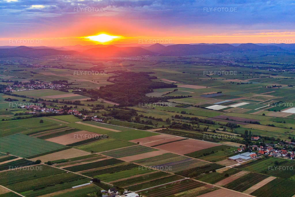 Luftbild: Sonnenuntergang überm Horbachtal / Billigheimer Bruch in Barbelroth im Bundesland Rheinland-Pfalz in Deutschland. Foto: IMG_58080.jpg vom 16.06.2013 durch Werner Riehm/FLY-FOTO.de