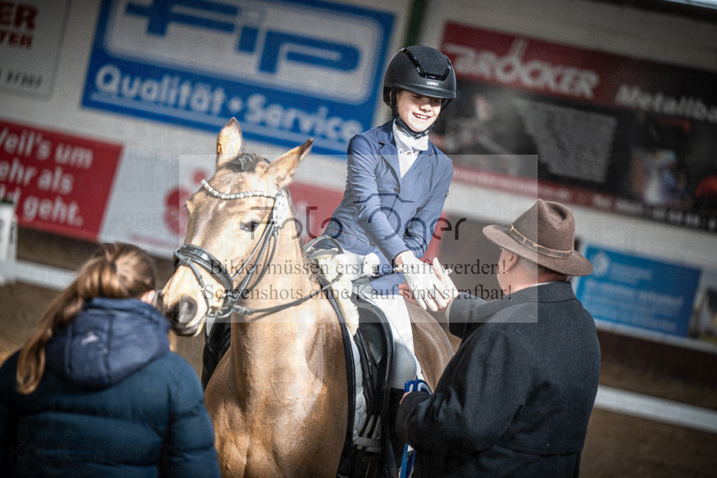 DOS_0036 | Entdecke hochwertige Reitturnierfotos von Foto Oger. Professionell, emotional und authentisch – jetzt Lieblingsmomente im Shop bestellen.Deutschlandweite Turnierfotografie. - Realisiert mit Pictrs.com