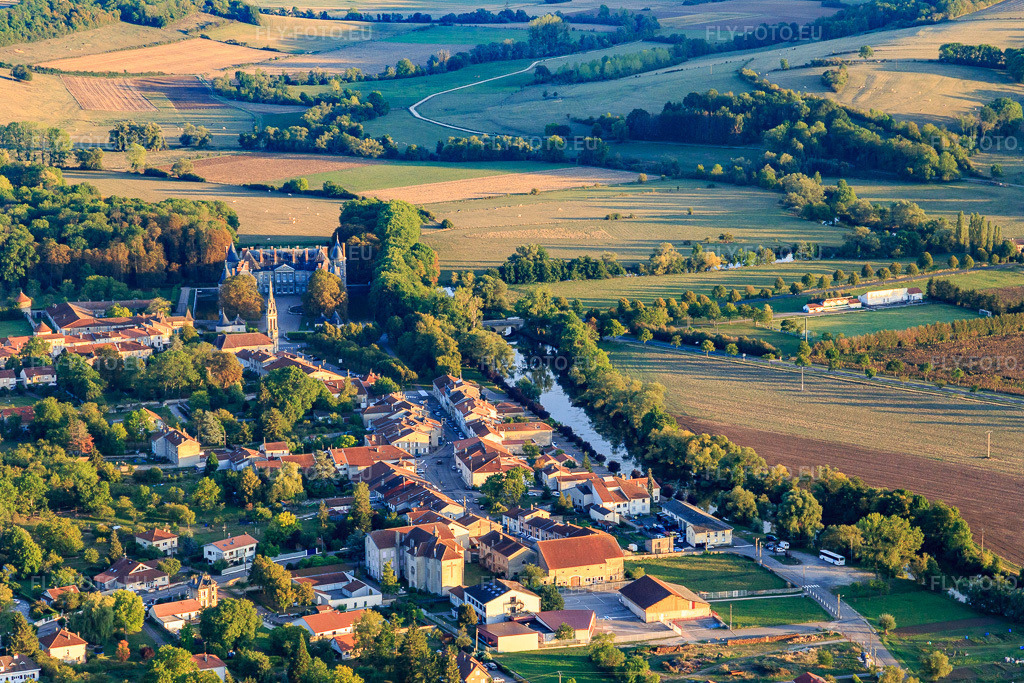 Vue aérienne: Parc et Château de Haroué à Haroué dans le département Meurthe et Moselle, France – .Photo: IMG_117901.jpg prise le 14/09/2019 par Werner Riehm/FLY-FOTO.eu – Résolution de l'original: 5435 x 3623 px –  château de Haroué