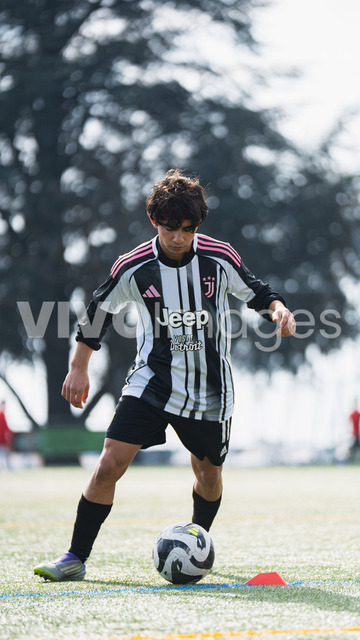 juv_lut_fmachado-0073 | Images from the Juniors B match between Juventus Academy and FC Lutry, played on 18 March 2026 in Lutry, Switzerland, featuring players, coaching staff and match action throughout the game.