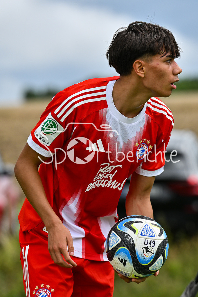 SSV Ulm 1846 Fussball U19 - FC Bayern München U19 | im Bild Roy SNIP (FC Bayern U19 #15) / Einzelfoto / Freisteller / U19 DFB Nachwuchsliga: SSV Ulm 1846 Fussball - FC Bayern München, Hauptspielfeld Langenau am 02.08.2025