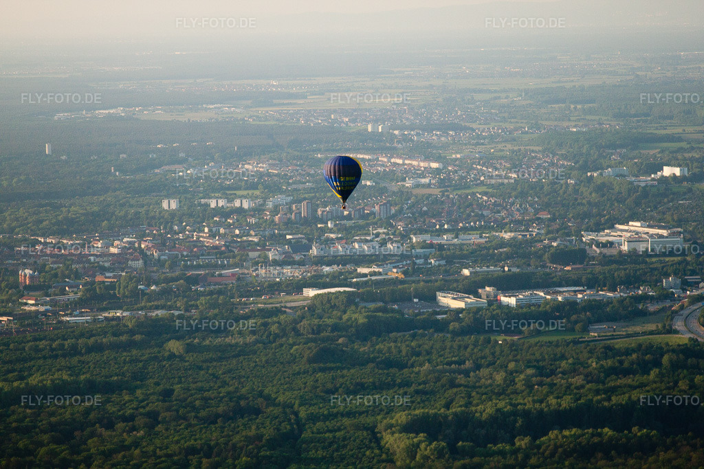 Luftbild: Karlsruhe Rüppurr, Ballon im Ortsteil Durlach in Karlsruhe im Bundesland Baden-Württemberg in Deutschland. Foto: IMG_27635.jpg vom 23.05.2010 durch Werner Riehm/FLY-FOTO.de
