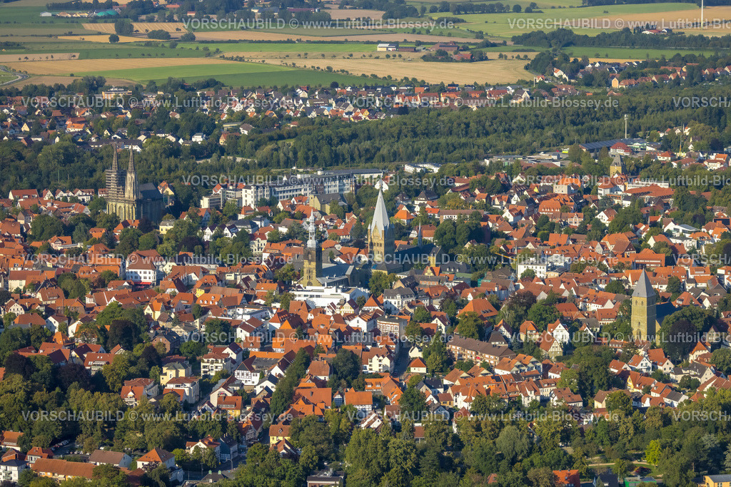 Soest230806304 | Luftbild, Innenstadtansicht, Altstadt, evang. Kirche Sankt Maria zur Wiese, St. Petri Alde Kerke, St. Patrokli-Dom, Sankt Pauli Kirche, Soest, Soester Börde, Nordrhein-Westfalen, Deutschland