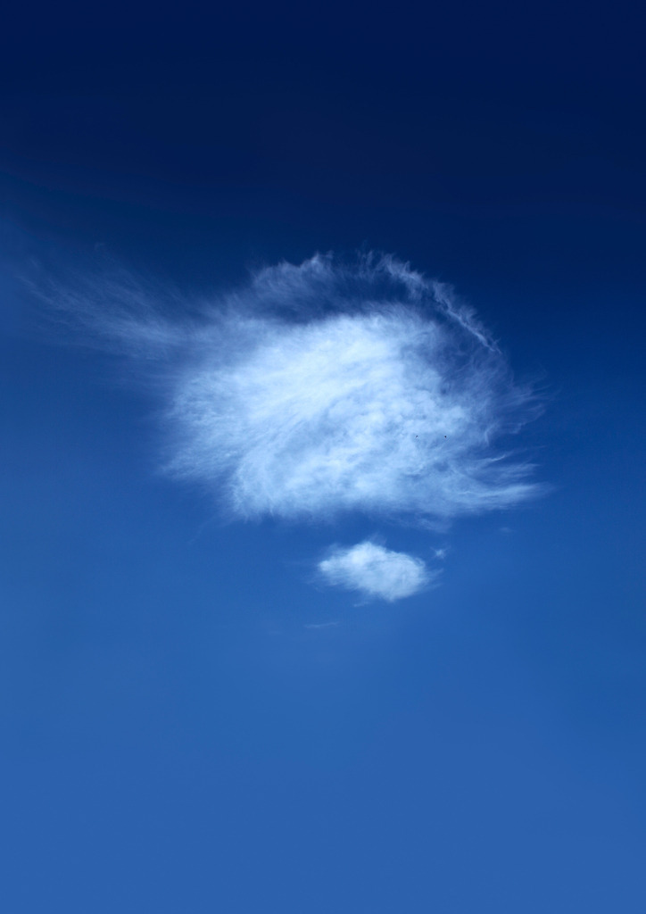 WolkenWort 64_skyfish | Wolkenwort # 64
Wolkenbild über dem Seminarhaus Schmiede, Welschbillig, Trier, Deutschland. September 2005
Fotoausstellung WOLKENWORTE, Oberbank Salzburg, Alter Markt 4, 30.5.-30.6.2006. Eine veranstaltung der Europagesellschaft, Salzburg