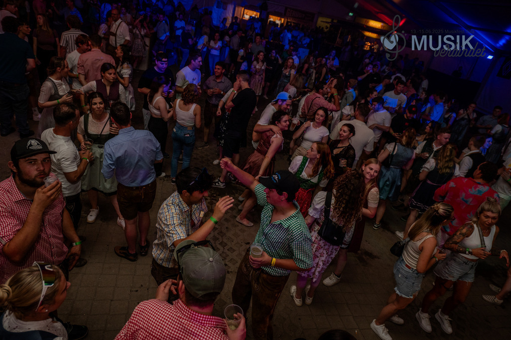 DSC_3680 | "Fussifoto.com – Ihr Ansprechpartner für hochwertige Fotografie! Entdecken Sie kreative Bilder und professionelle Dienstleistungen. Kontaktieren Sie uns für Ihre Projekte!"