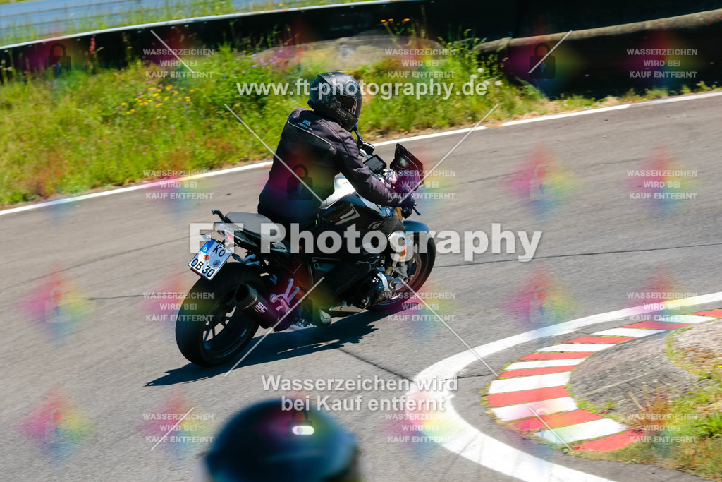 Moto-TeamOBK-22127 | Hier findet Ihr Bilder von Touristenfahrten auf der Nürburgring Nordschleife oder von anderen Veranstaltungen die ich besucht habe. Viel Spass beim Durch Schauen 