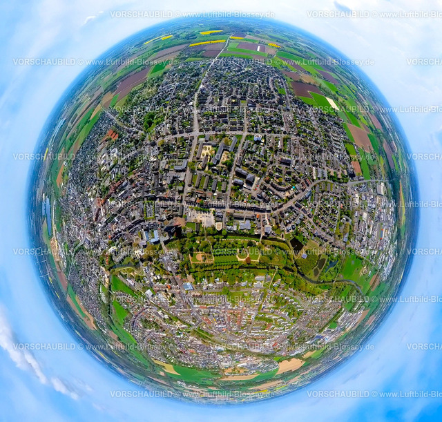 Goch240490040StadtparkNiersCity | Luftbild, Ortsansicht City mit Stadtpark und kath. Pfarrkirche St.-Maria-Magdalena am Fluss Niers, Erdkugel, Fisheye Aufnahme, Fischaugen Aufnahme, 360 Grad Aufnahme, tiny world, little planet, fisheye Bild, Goch, Niederrhein, Nordrhein-Westfalen, Deutschland