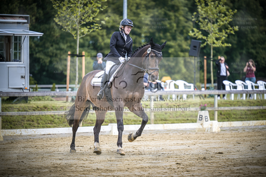 DOS_0780 | Entdecke hochwertige Reitturnierfotos von Foto Oger. Professionell, emotional und authentisch – jetzt Lieblingsmomente im Shop bestellen. - Realisiert mit Pictrs.com