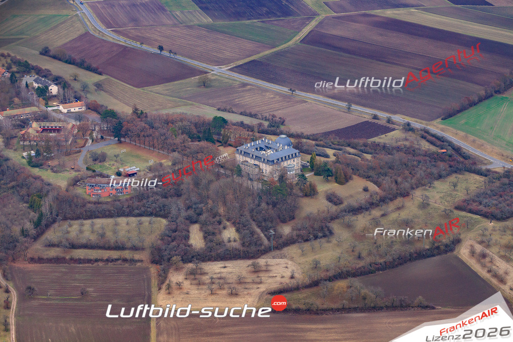 Die Luftbildaufnahme Schlosscraheim - Stadtlauringen wurde 2018 mittels Flugzeug (keine Drohne) erstellt. Perfekte Schärfe und Druck- Auflösung- Garantiert!