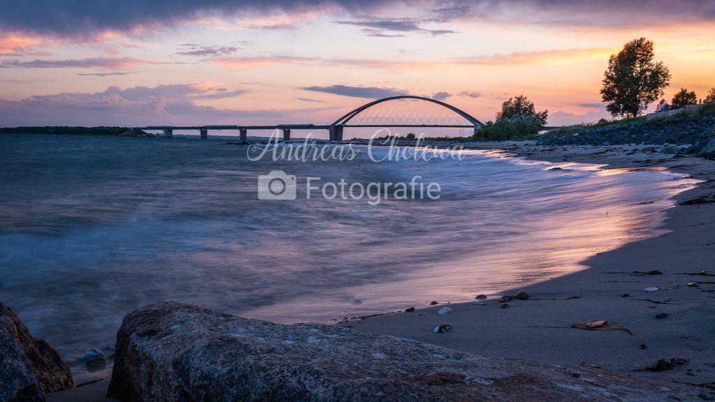 Fehmarnsundbrücke bei Sonnenuntergang | Fehmarnsundbrücke bei Sonnenuntergang - Realisiert mit Pictrs.com