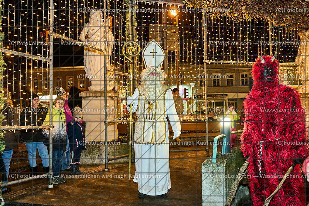 ALP7586_Wieselburger Advent_Nikolaus | (C)FotoLois.com, Alois Spandl, Wieselburger Advent im Schlosspark, Besuch durch den Hl. Nikolaus und seinen Krampussen, Sa 3. Dezember 2022.