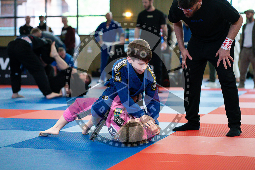 20250510PBB0236 | Athletes compete during the JJLG Berlin Open Jiu-Jitsu Championship on May 10, 2025 in Berlin, Germany. © Chiara Dazi / photoblackbelt