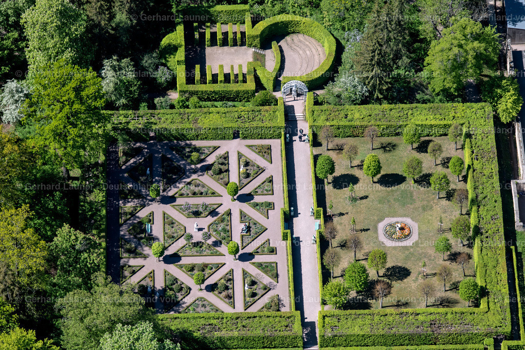 4026921 | WEIMAR 07.05.2020 Schlosspark " Schloss Belvedere " mit Russischem Garten im Ortsteil Belvedere in Weimar im Bundesland Thüringen, Deutschland. Weiterführende Informationen bei: Klassik Stiftung Weimar. // Castle Park " Schloss Belvedere " with Russian Garden in the district Belvedere in Weimar in the state Thuringia, Germany. Further information at: Klassik Stiftung Weimar. Foto: Gerhard Launer