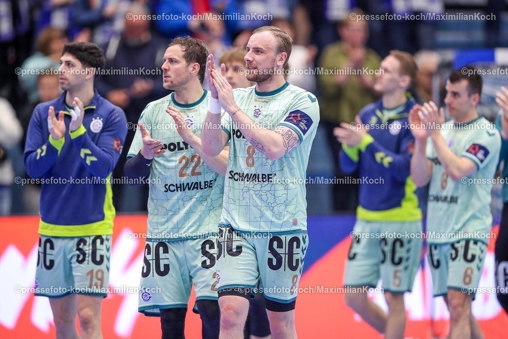 Gum25032501129 | 25.03.2025, Handball, European League - Play-Offs, VfL Gummersbach - MT Melsungen, Schwalbe-Arena: Abschlussjubel nach dem 29:26 Sieg für Gummersbach. Lukas Blohme (GUM #8) 