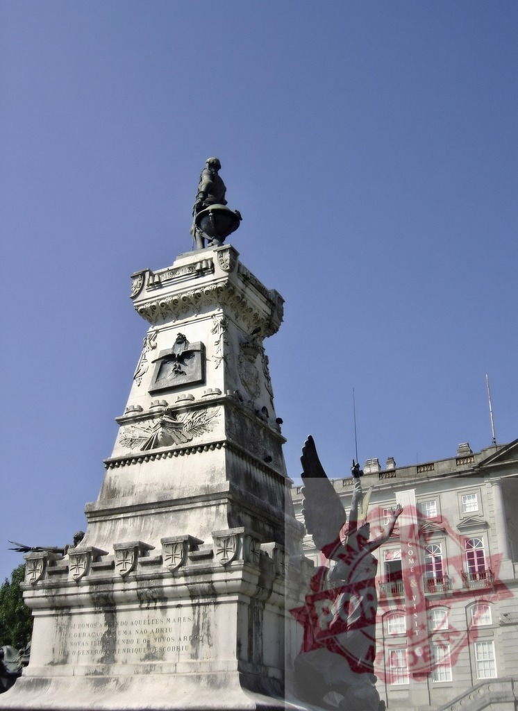 Prince Henry the Navigator monument in Porto, Portugal | Prince Henry the Navigator monument and angel statue standing against a clear blue sky - Realisiert mit Pictrs.com