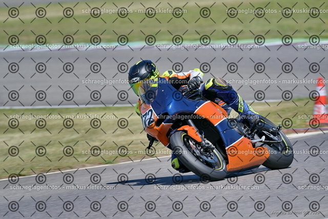 26BT01-1704 | 272 - Realisiert mit Pictrs.com