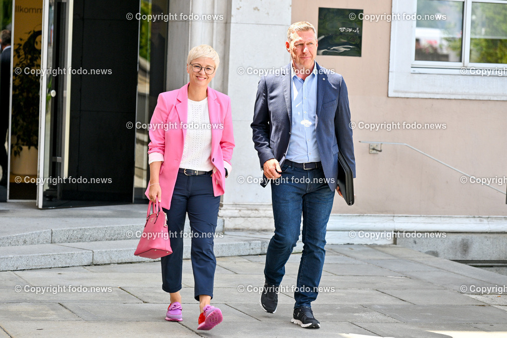 Pressekonferenz OoeVP stellt personelle Weichen_ 05.07.2024-6 | 05.07.2024, Linz, AUT, Pressekonferenz OoeVP stellt personelle Weichen - Verlaesslich fuer Oberoesterreich, im Bild Doris Hummer (Praesidentin der Wirtschaftskammer Ooe), Wolfgang Greil (Direktor Wirtschaftsbund Ooe)