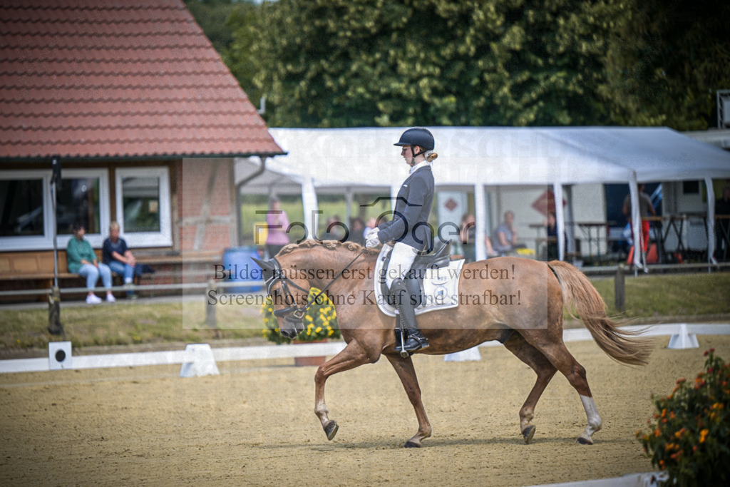 DOS_3853 | Entdecke hochwertige Reitturnierfotos von Foto Oger. Professionell, emotional und authentisch – jetzt Lieblingsmomente im Shop bestellen.Deutschlandweite Turnierfotografie. - Realisiert mit Pictrs.com