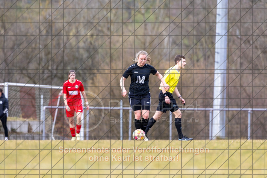 20250223_133532_0249 | #,1.FC Donzdorf (rot) vs. TSV Tettnang (schwarz), Fussball, Frauen-WFV-Pokal Achtelfinale, Saison 2024/2025, Rasenplatz Lautertal Stadion, Süßener Straße 16, 73072 Donzdorf, 23.02.2025 - 13:00 Uhr,Foto: PhotoPeet-Sportfotografie/Peter Harich