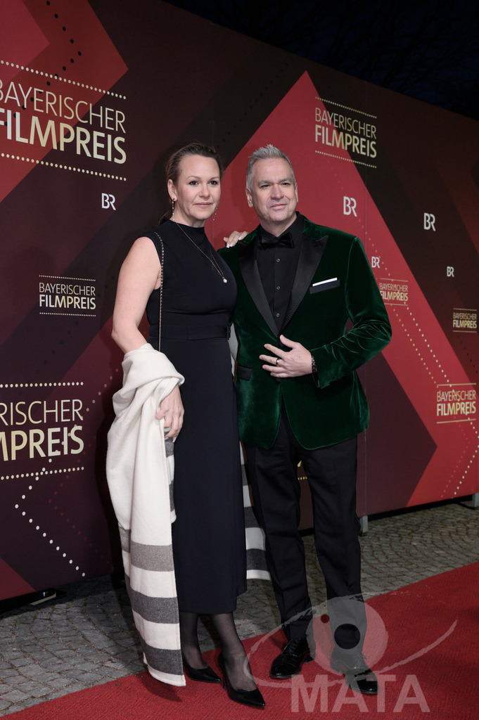 _DWI4681 | Lara von Stumberg und Manu Lubowski bei der Verleihung des 47. Bayerischen Filmpreises 2026  im Prinzregententheater. München, Deutschland. Der Bayerische Filmpreis wird seit 1979 von der Bayerischen Staatsregierung verliehen, um die Bedeutung des Kinofilms als Kulturgut herauszustellen - Realisiert mit Pictrs.com