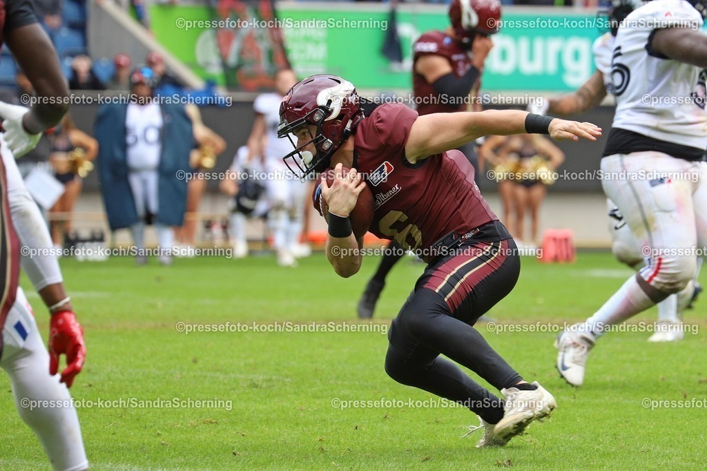 xSSC08062501062 | 08.06.2025, xsscx, American Footballl, Rhein Fire - Paris Musketeers, EFL, Schauinsland-Reisen-Arena, Saison 2025: Running Back Sergej Kendus (6) von Rhein Fire