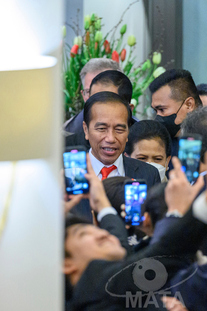 _DWA5454 | Welcoming Jokowi Widodo's arrival by the Indonesian people at Kastens Luisenhof Hotel in the context of the opening of Hannover Messe with Indonesia as Country Partner. Hannover, 15.04.2023 - Realisiert mit Pictrs.com