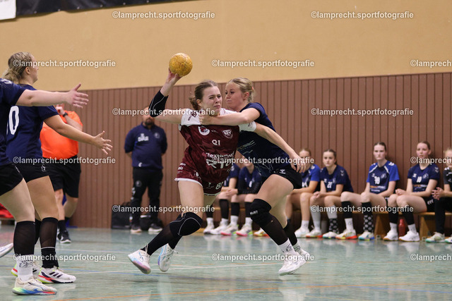 Handball I Juniorinnen I Saison 2026-2027 I Oberliga Schleswig-Holstein I 3. Spieltag I HSG Kalkberg 06 - TSV Bargteheide 067 | v.l. Lotta Sophie Jargstorf (81, TSV Bargteheide), Frida Kaack (2, HSG Kalkberg 06) - Realisiert mit Pictrs.com
