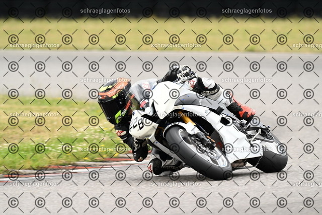 25bt02-1471 | markuskiefer.com - Realisiert mit Pictrs.com